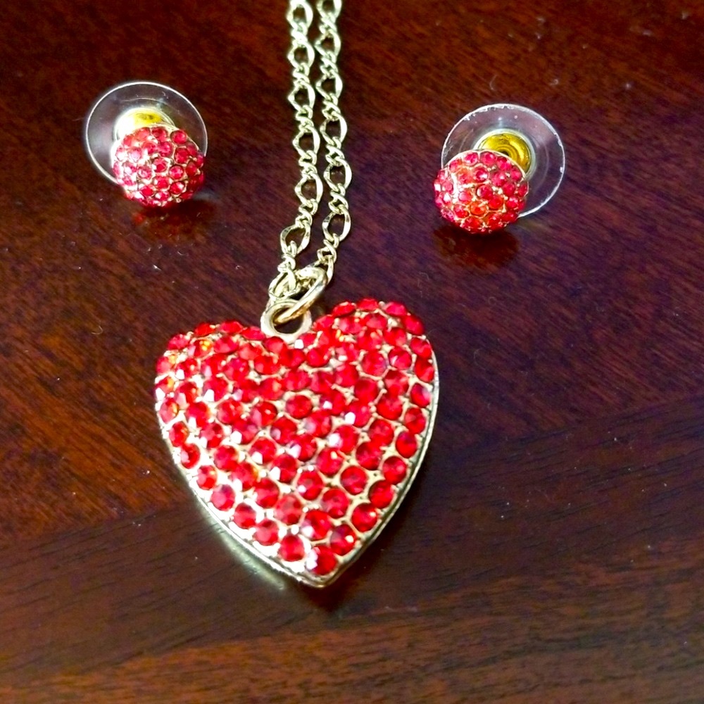 Heart Pendant Necklace With Earrings